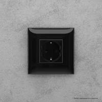 Розетка в стену, 2P+E, с з/ш, Avanti DKC "Черный квадрат"